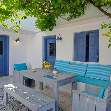 Thea Menetes Lägenhet