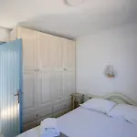 Apartment Thea Menetes *