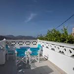 Thea Menetes * Menetaí
