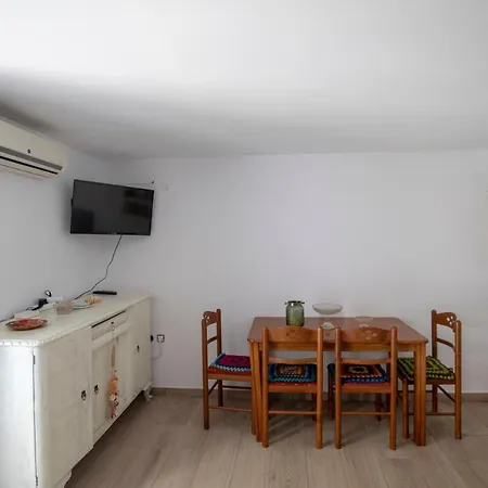 Apartment Thea Menetes *