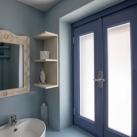 Thea Menetes Menetaí