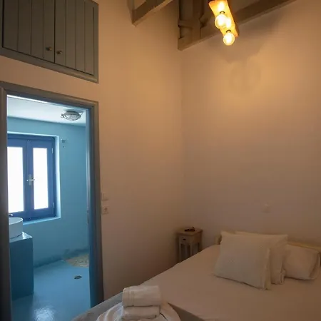 Thea Menetes Apartment