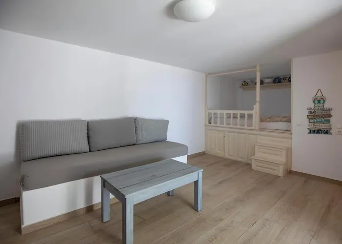 Thea Menetes アパート Menetaí