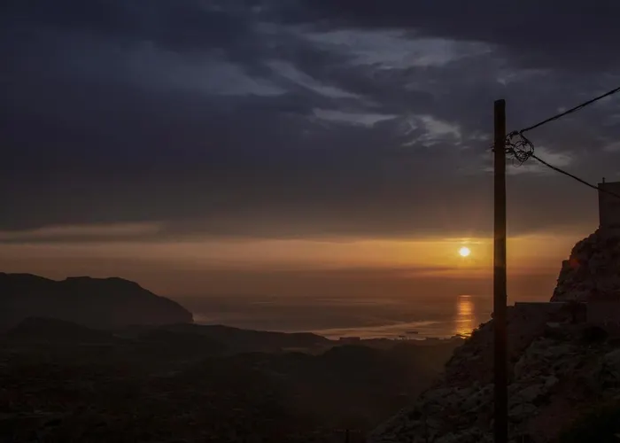 Thea Menetes Apartamento Menetaí