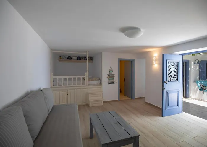 Thea Menetes Apartamento Menetaí