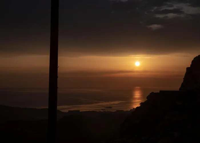 Thea Menetes Menetaí