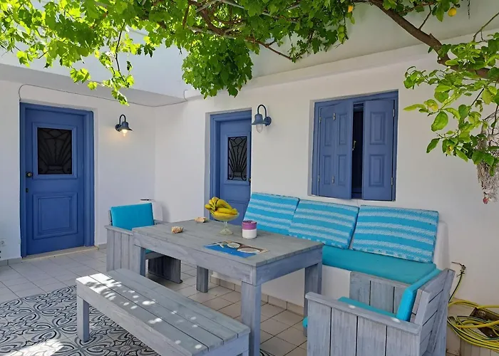 Thea Menetes アパート