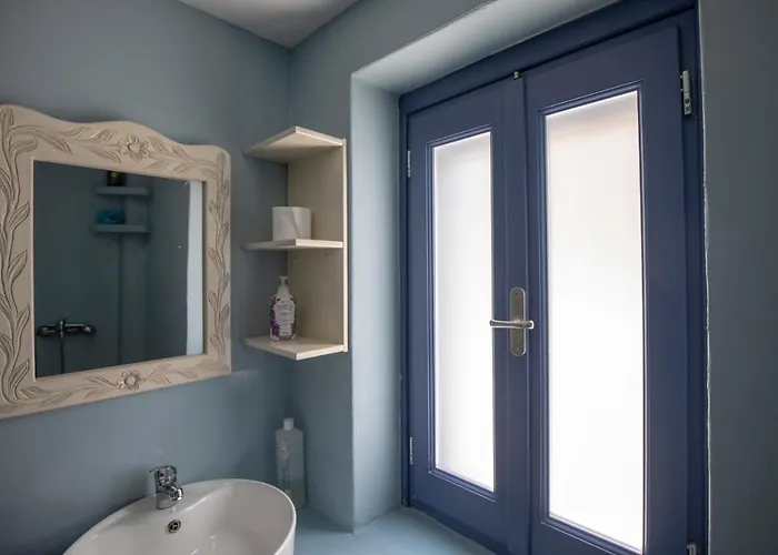 Thea Menetes Menetaí