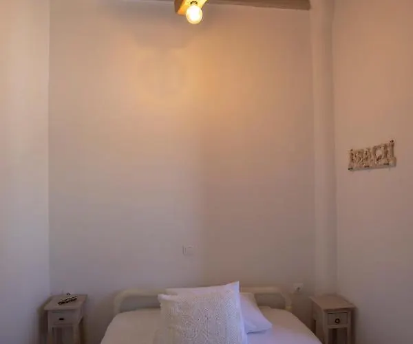 アパート Thea Menetes